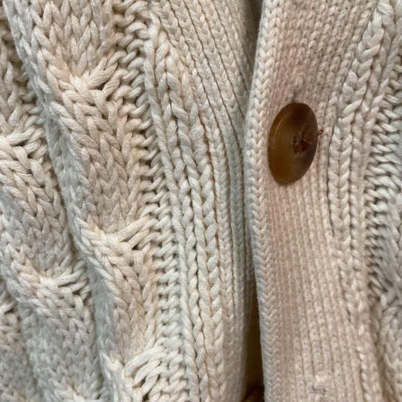 Beautiful cream Gap cardigan - Picture 2 of 6